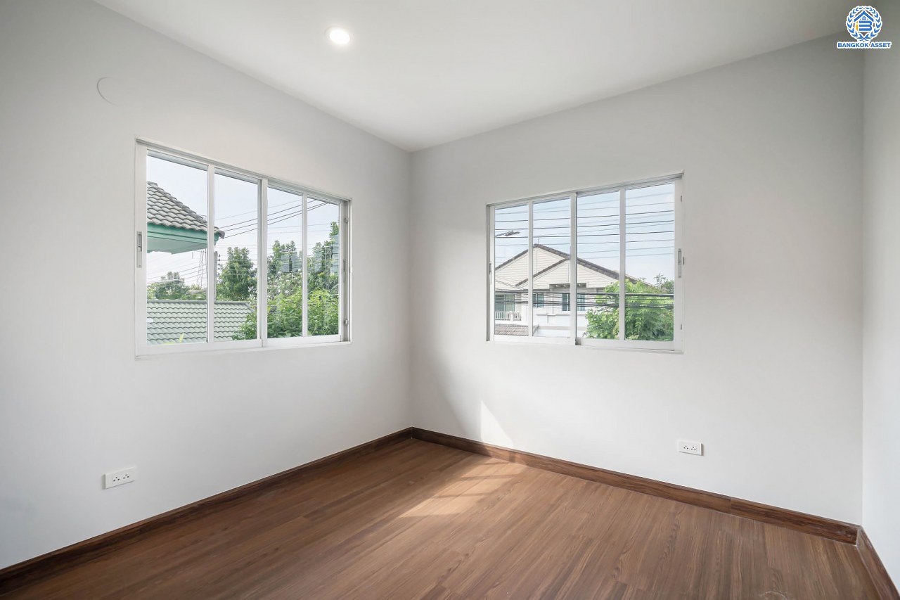 บ้านมือสองตกแต่งใหม่ โครงการ พฤกษ์ลดา พุทธสาคร แบรนด์ LH รองรับทุกความสุข เนื้อที่ 53.1 ตร.ว. ฟังก์ชัน 3 ห้องนอน 2 ห้องน้ำ จอดรถได้ 2 คัน บนทำเลใกล้ The Mall บางแค และเชื่อมต่อถนนเพชรเกษม, ถนนพุทธมณฑลสาย4 ใกล้โครงการรถไฟฟ้าสายสีน้ำเงิน "สถานีหลักสอง"